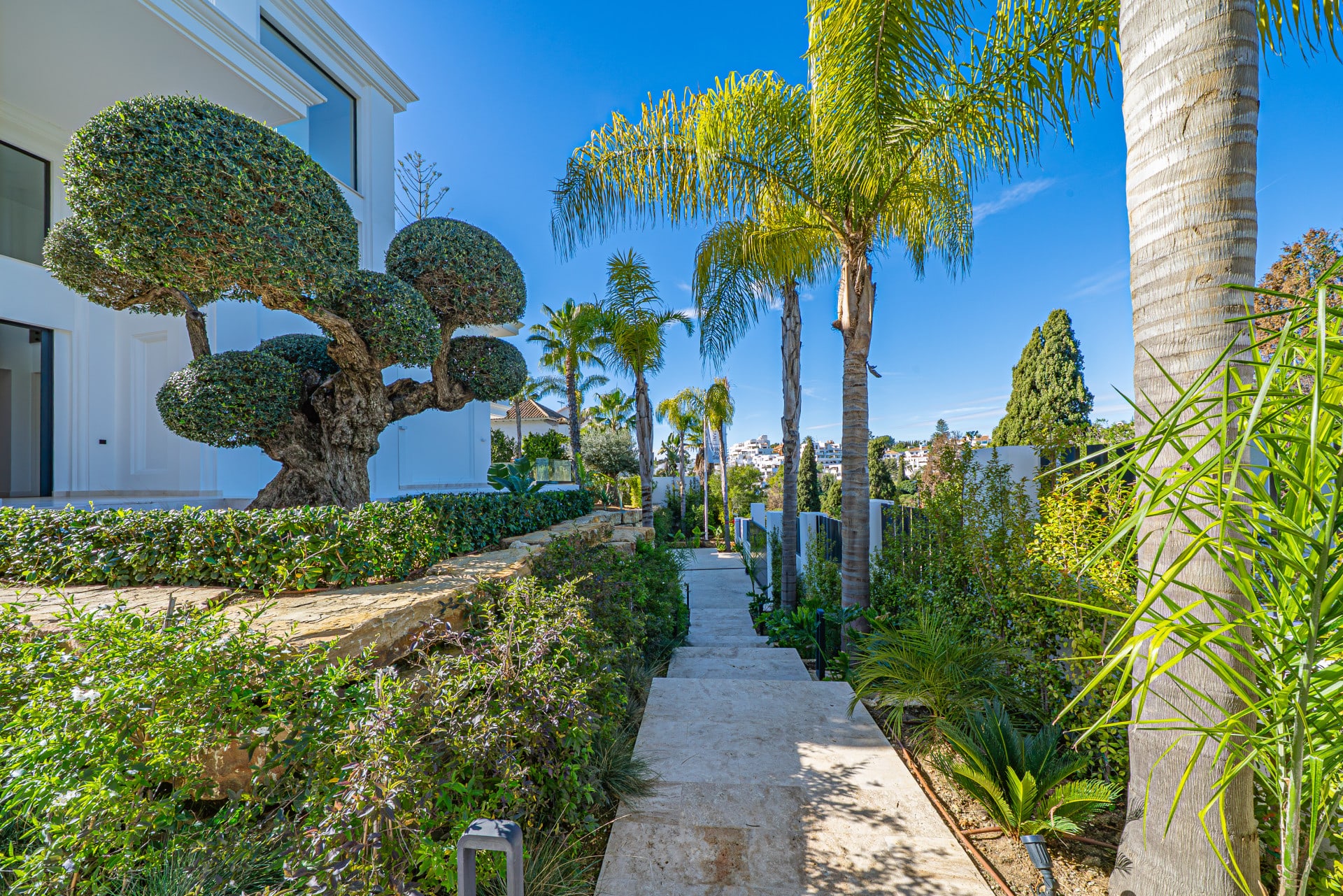 5 Bedroom Villa for Sale in Las Lomas del Marbella Club, Marbella, Marbella - €6,400,000 - 000026