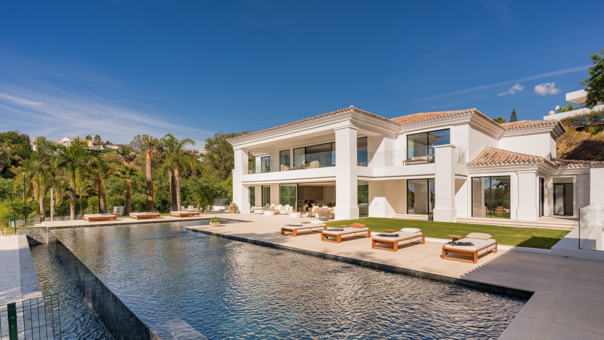 7 Bedroom Villa for Sale in Benahavís, Marbella - €13,500,000 - 000038