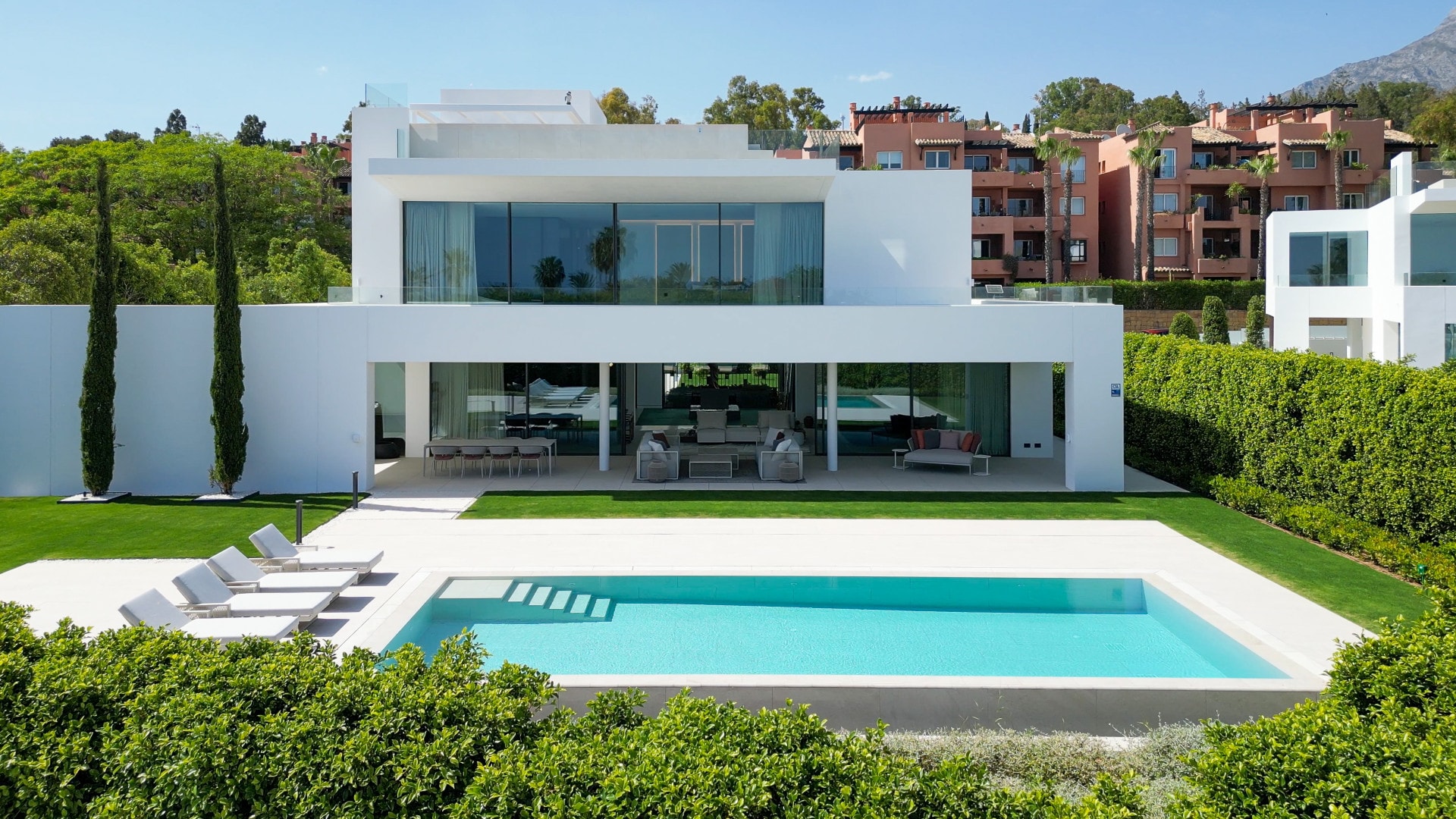 5 Bedroom Villa for Sale in Marbella, Marbella - €9,500,000 - 000046