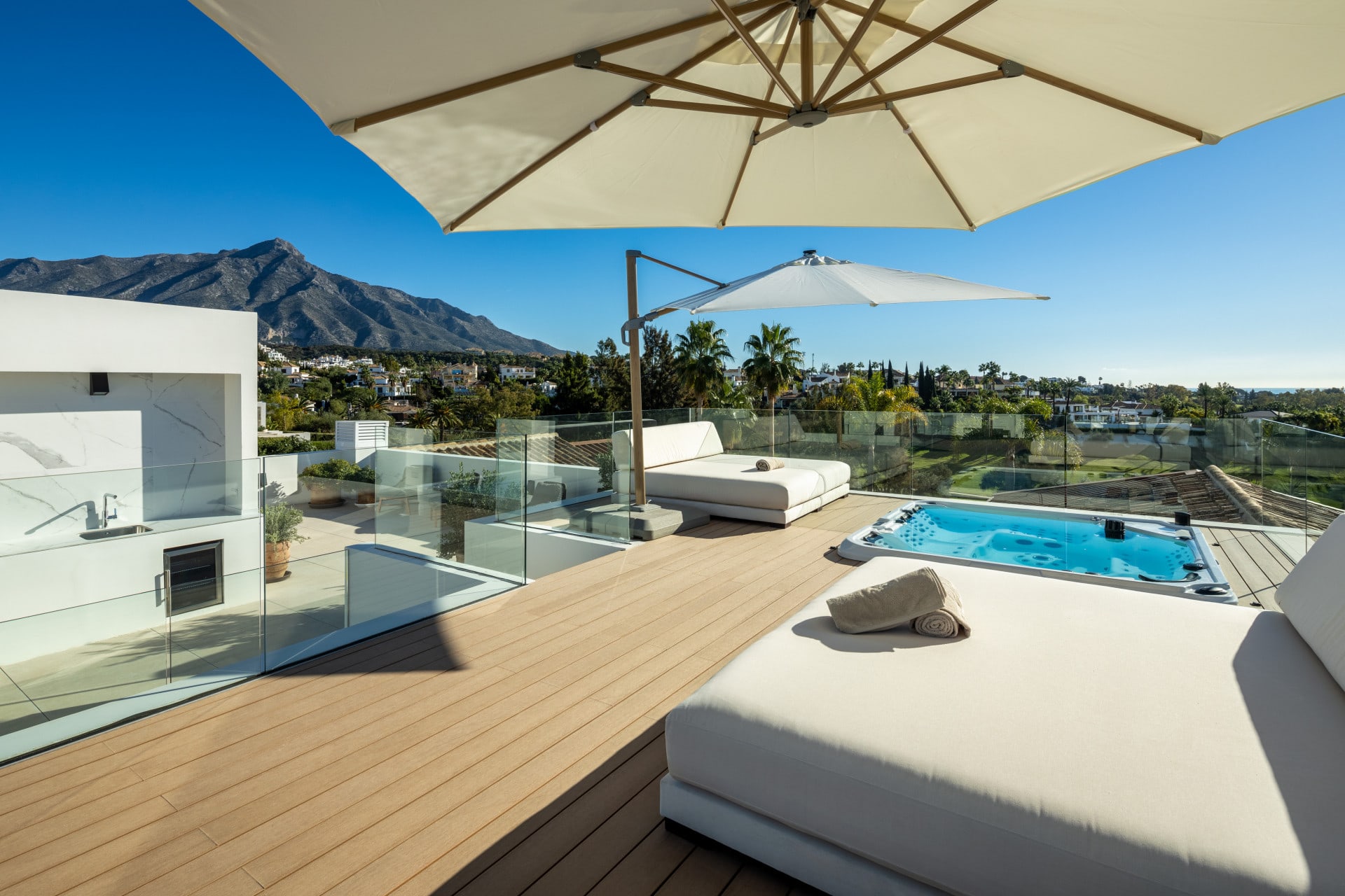 6 Bedroom Villa for Sale in La Cerquilla, Marbella, Marbella - €10,950,000 - 000059