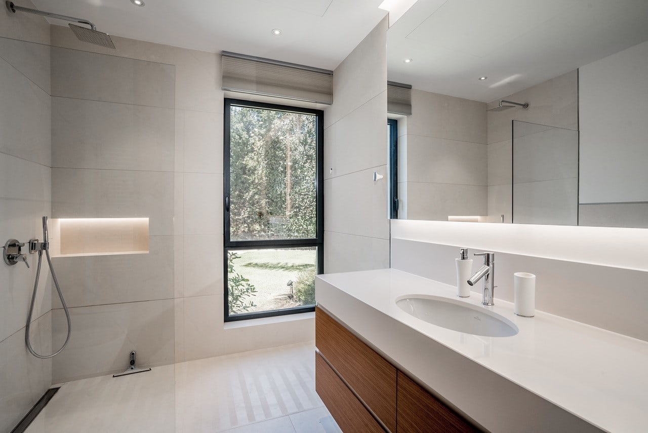 5 Bedroom Villa for Sale in Las Lomas del Marbella Club, Marbella, Marbella - €7,995,000 - 000061