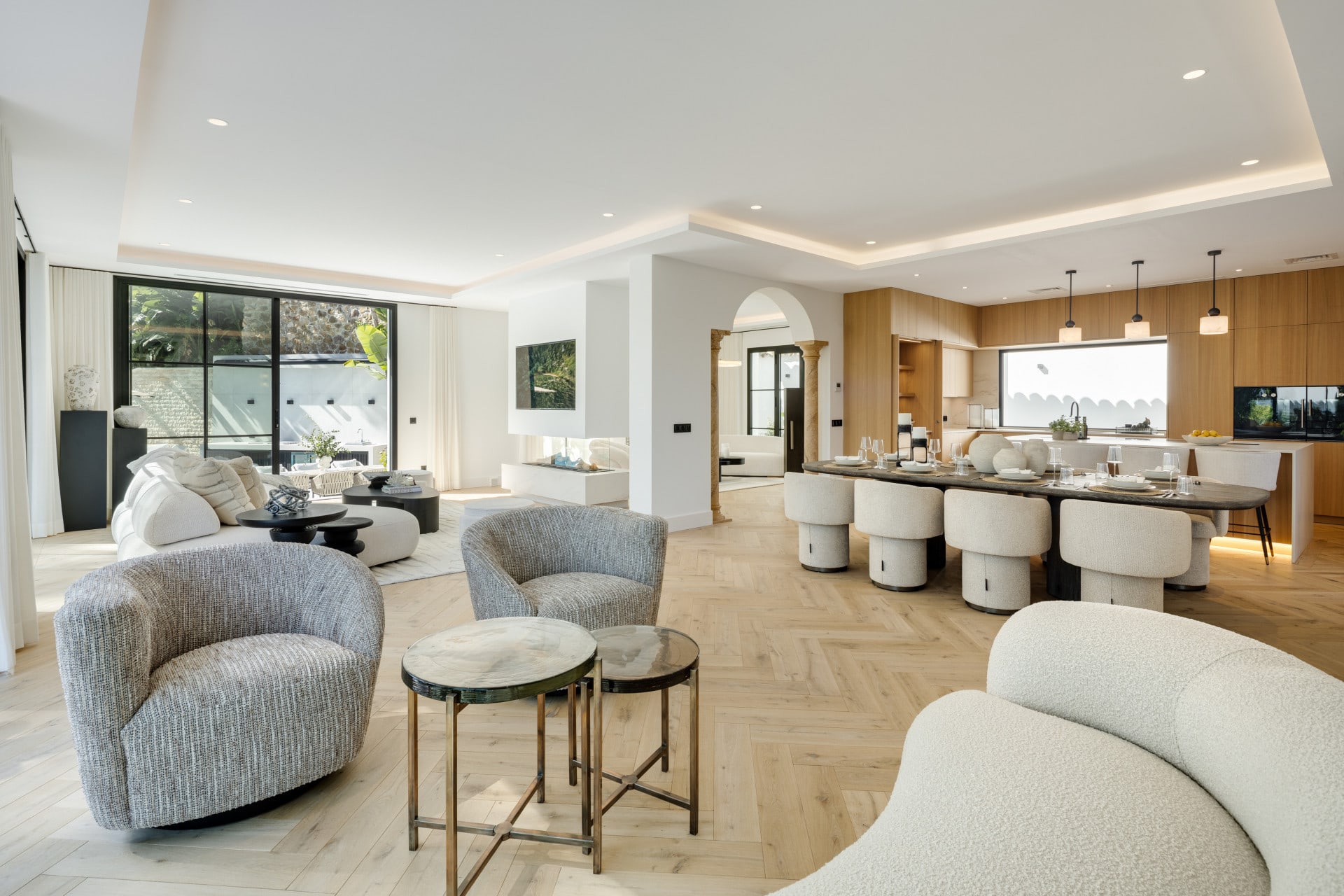 5 Bedroom Villa for Sale in El Herrojo, Benahavís, Marbella - €5,950,000 - 000068