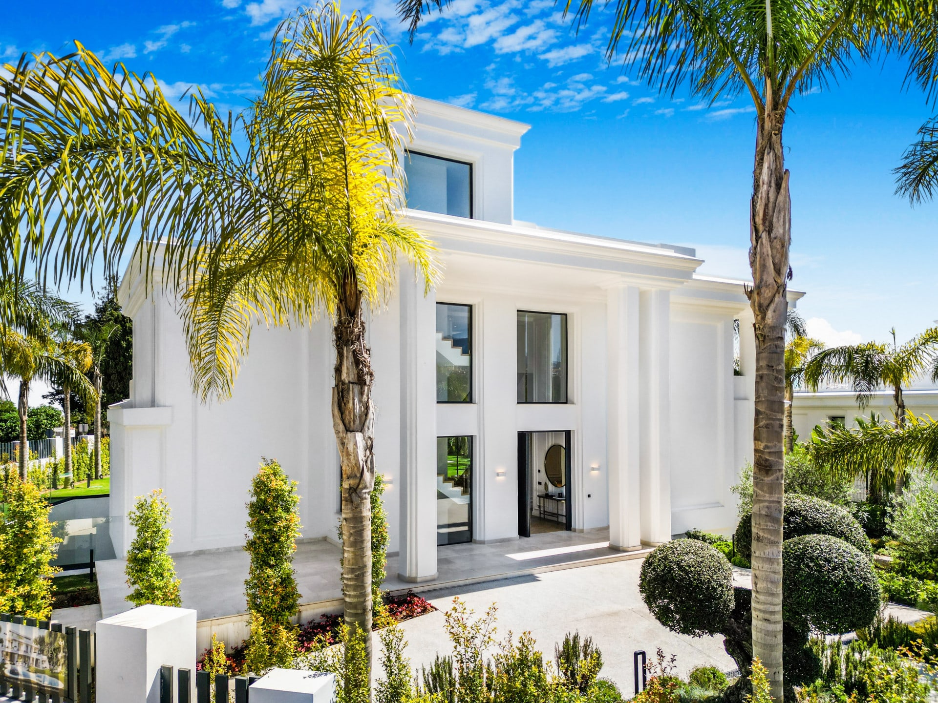 6 Bedroom Villa for Sale in Marbella, Marbella - €6,400,000 - 000104