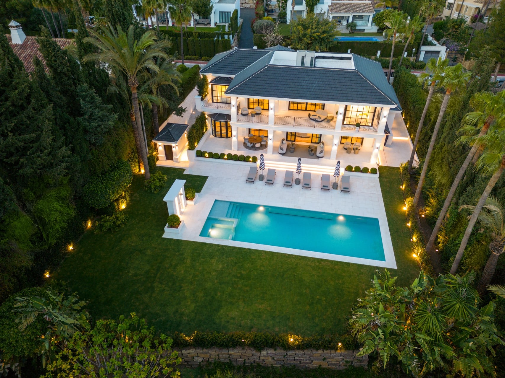 6 Bedroom Villa for Sale in Marbella, Marbella - €14,500,000 - 000165