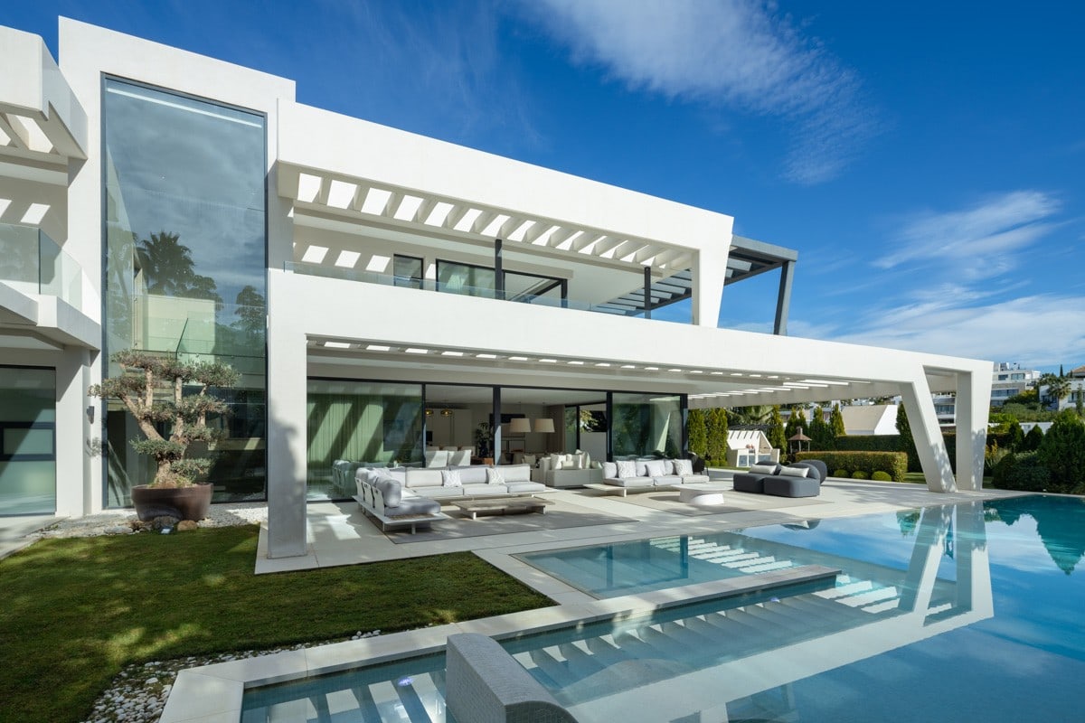 6 Bedroom Villa for Sale in Marbella - €4,100,000 - 000174