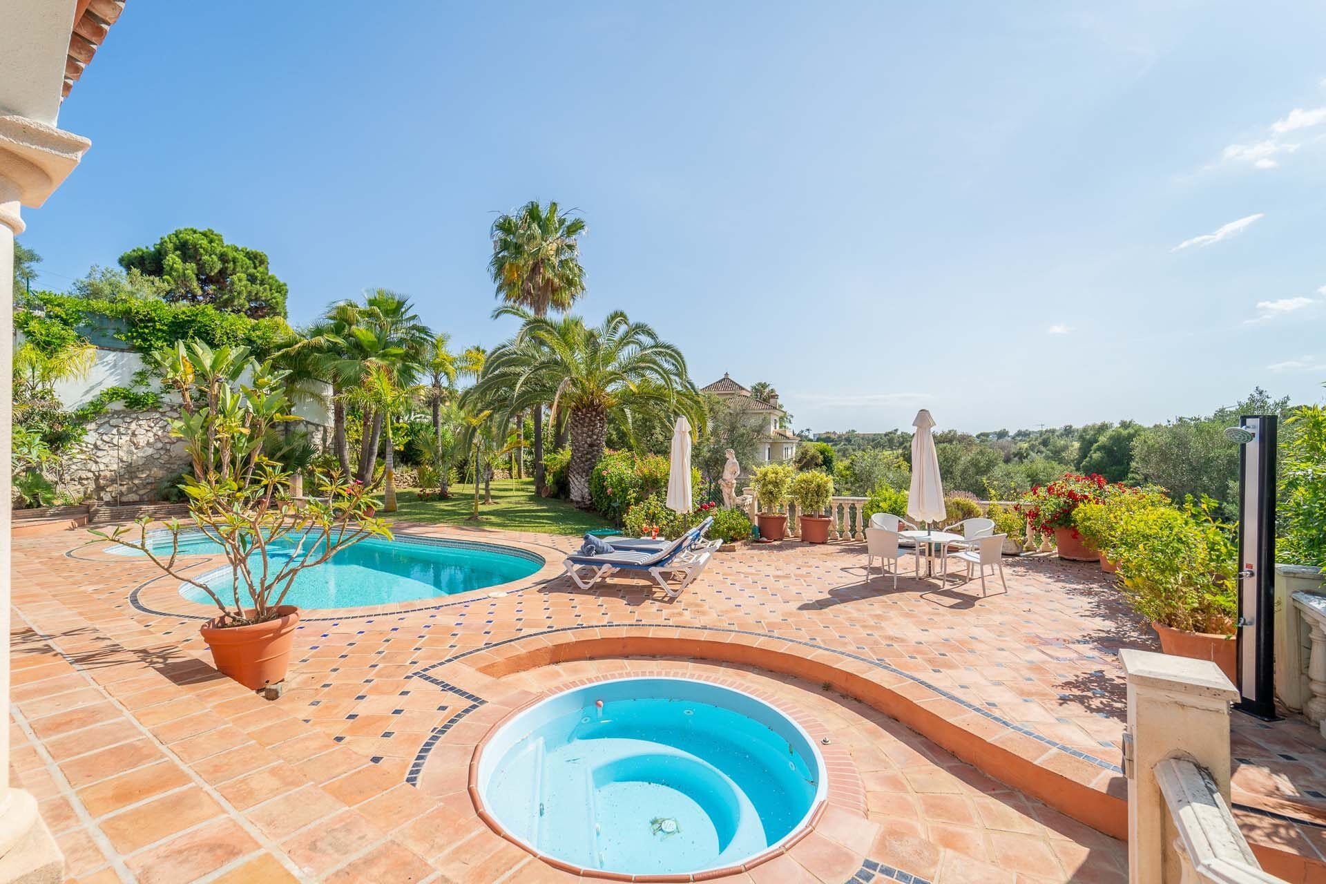 3 Bedroom Villa for Sale in El Rosario, Marbella - €1,785,000 - 000195