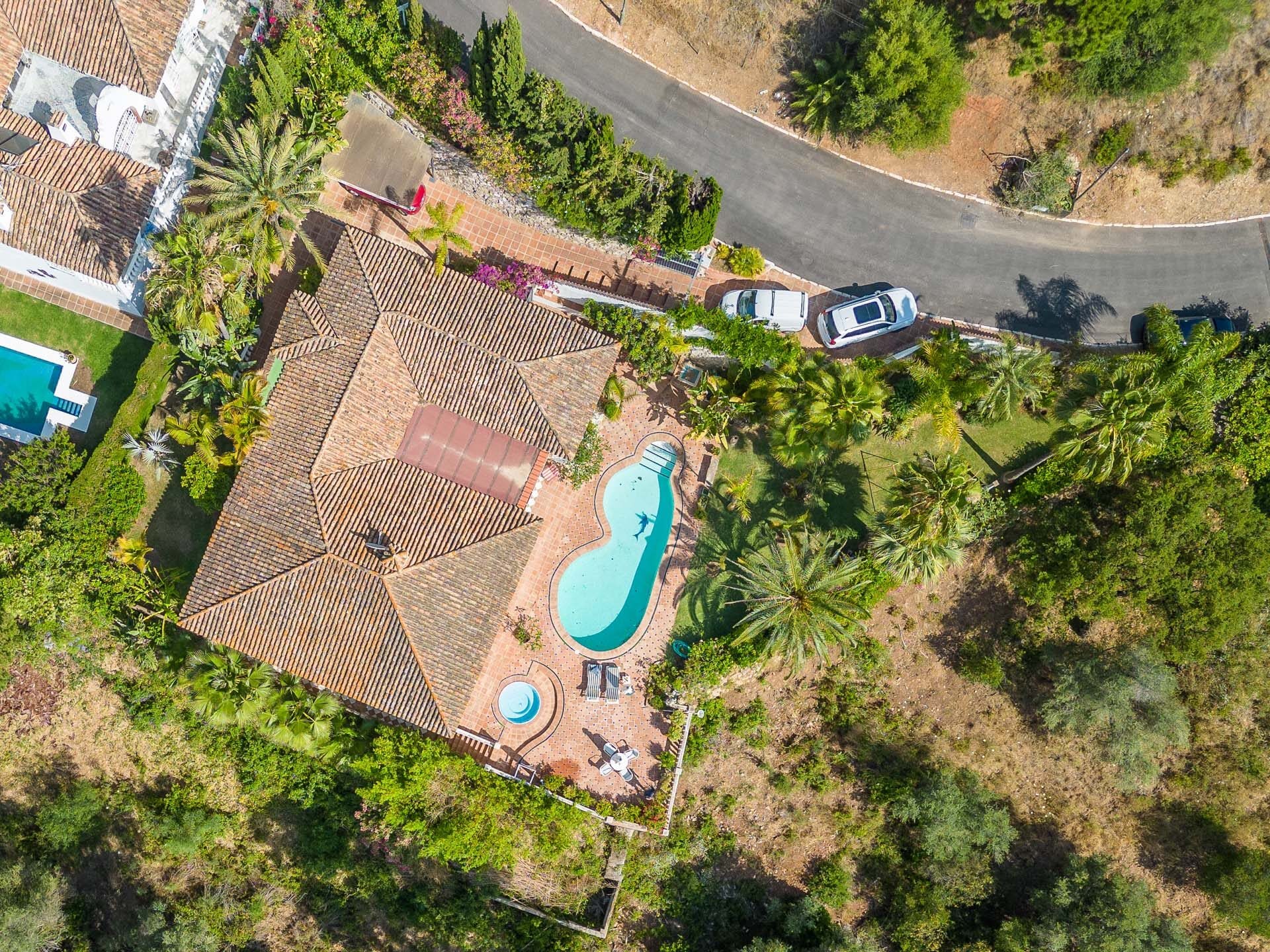 3 Bedroom Villa for Sale in El Rosario, Marbella - €1,785,000 - 000195