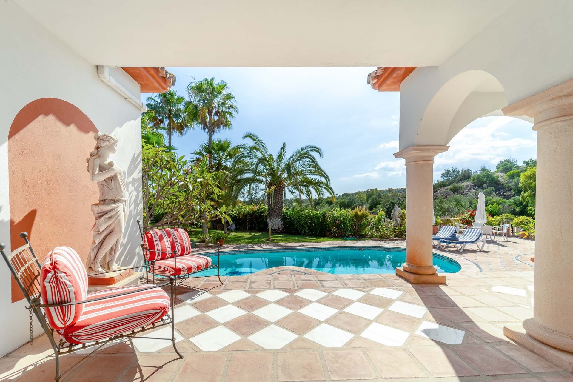 3 Bedroom Villa for Sale in El Rosario, Marbella - €1,785,000 - 000195