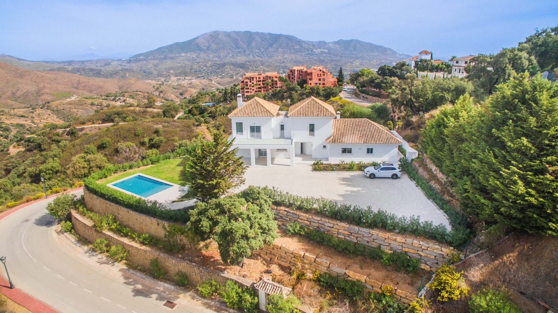 4 Bedroom Villa for Sale in La Mairena, Marbella - €2,400,000 - 000199