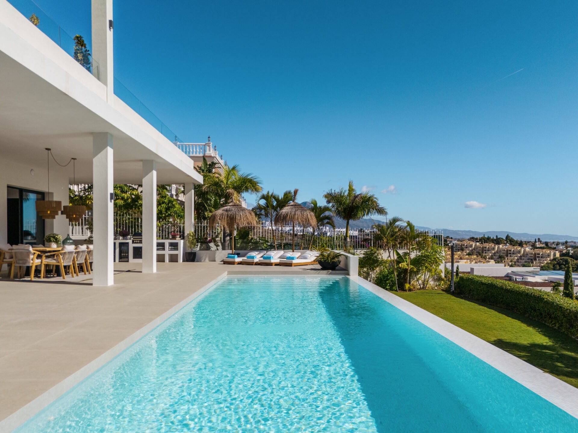6 Bedroom Villa for Sale in Los Flamingos, Marbella - €6,995,000 - 000202