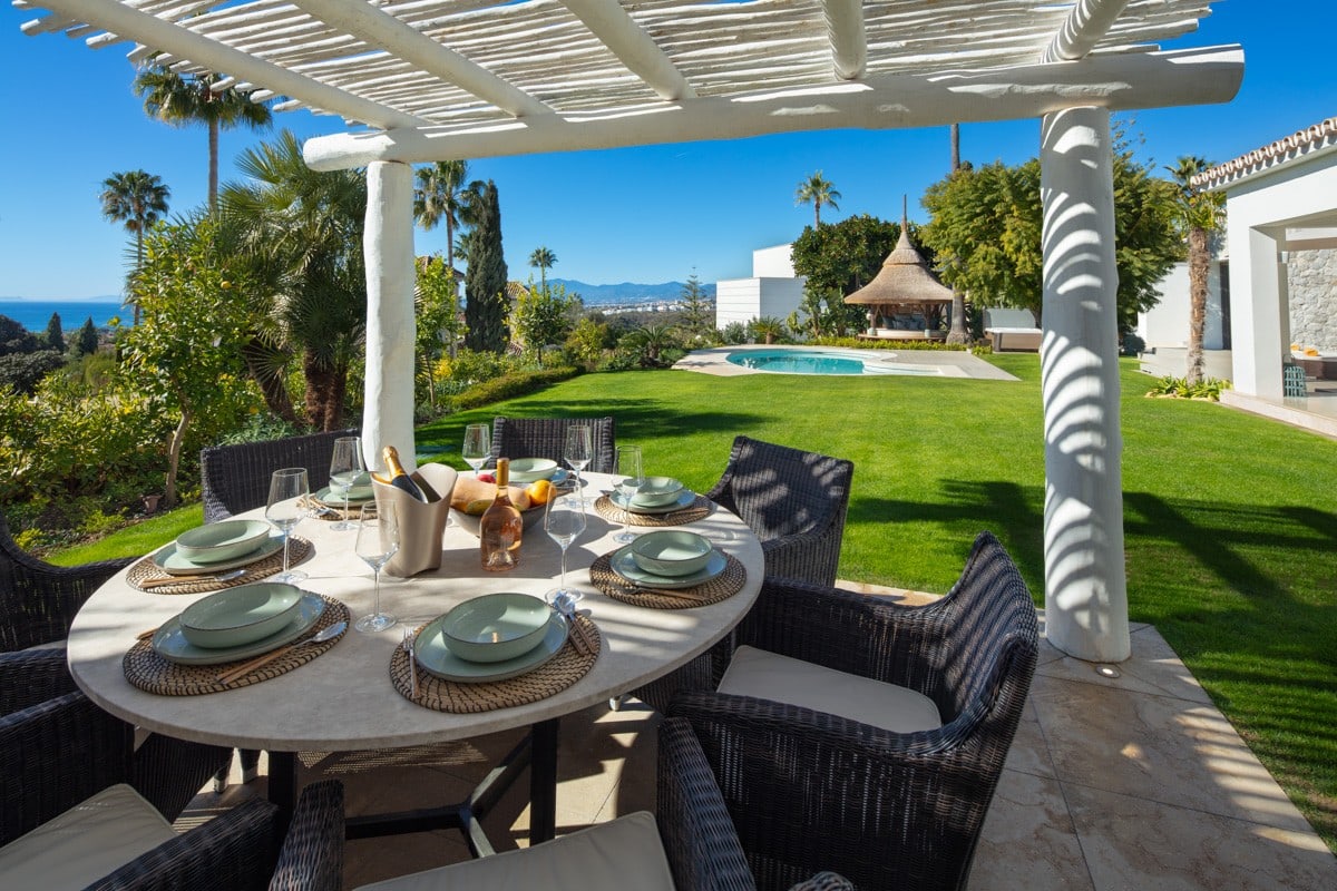 3 Bedroom Villa for Sale in El Rosario, Marbella - €2,750,000 - 000210