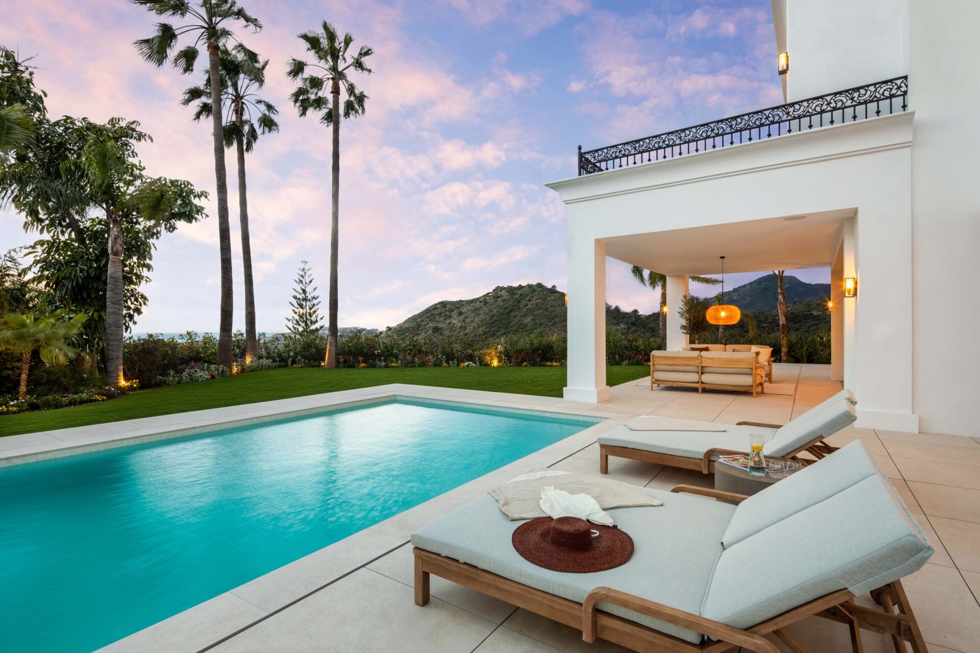 5 Bedroom Villa for Sale in Marbella - €5,495,000 - 000211