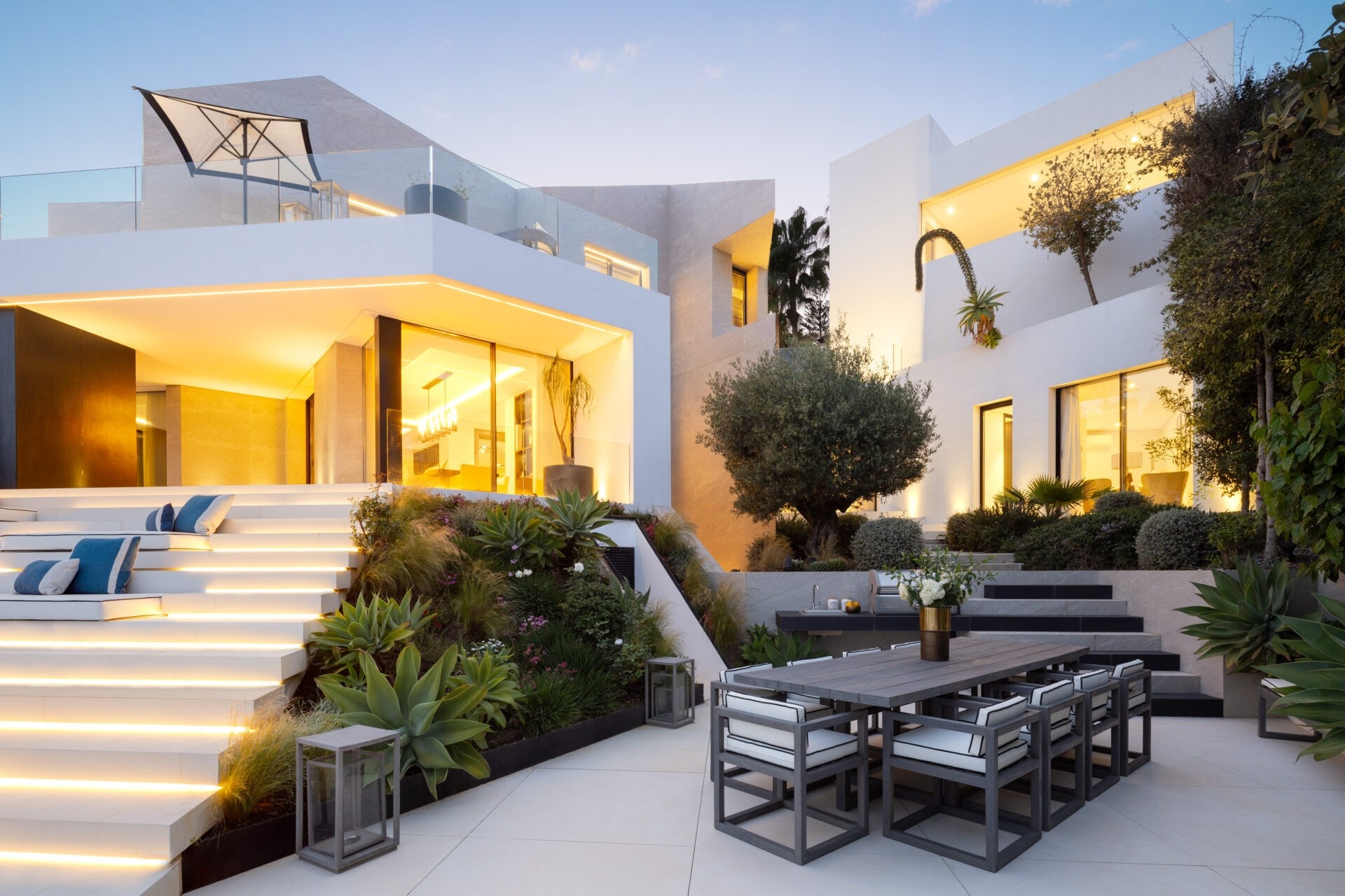5 Bedroom Villa for Sale in Marbella - €5,895,000 - 000212