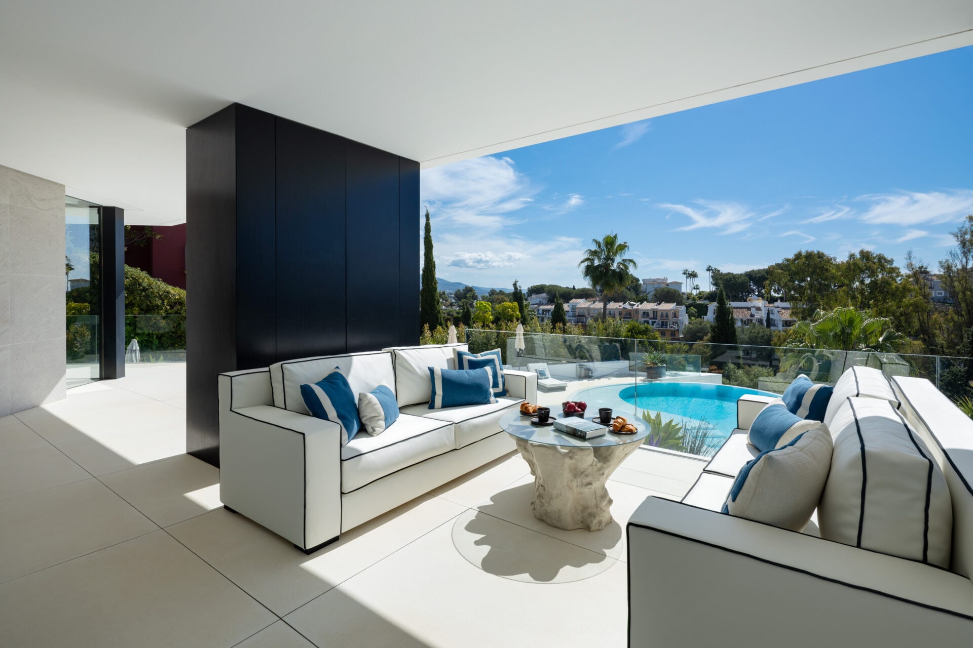 5 Bedroom Villa for Sale in Marbella - €5,895,000 - 000212