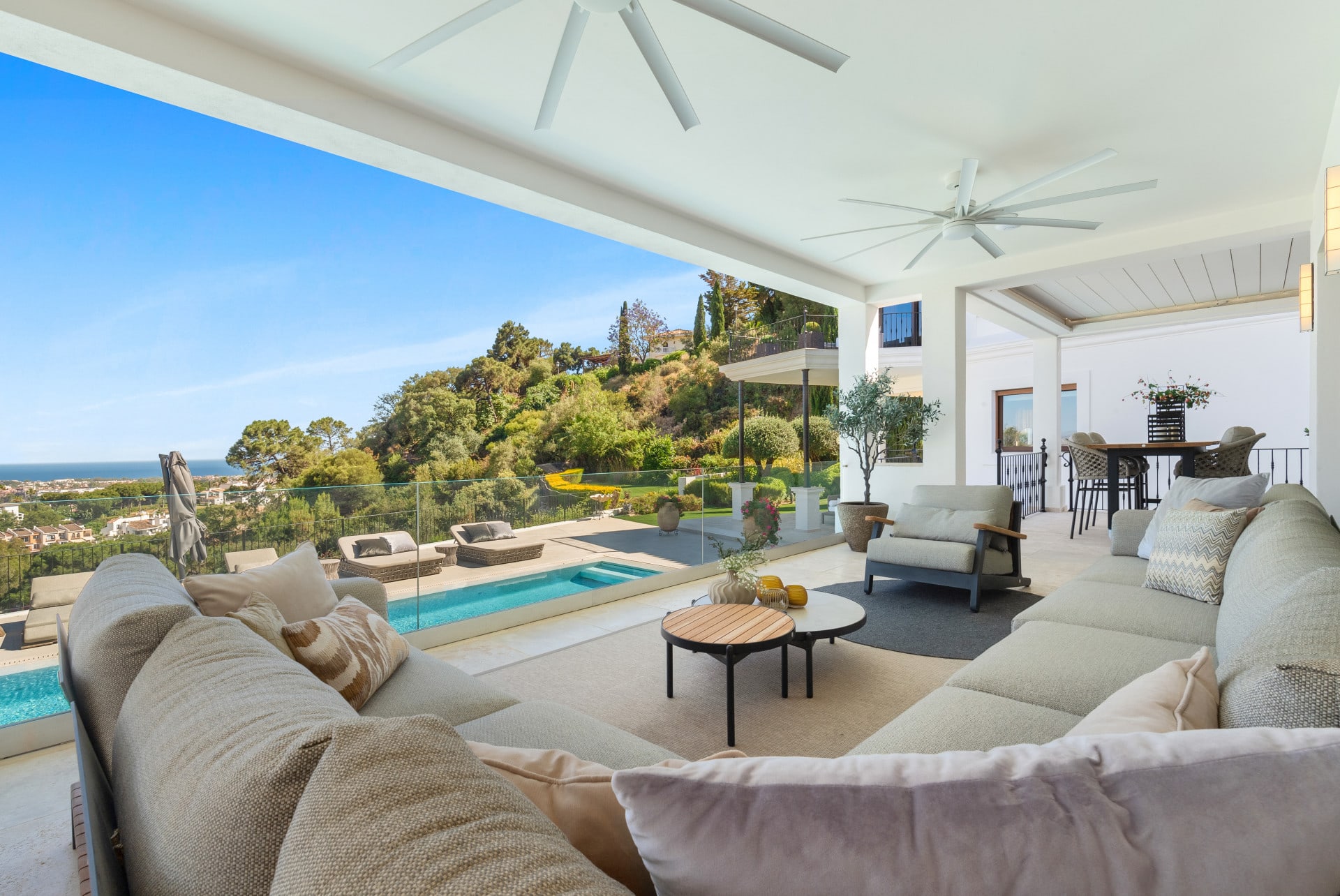 7 Bedroom Villa for Sale in El Herrojo, Marbella - €8,350,000 - 000223