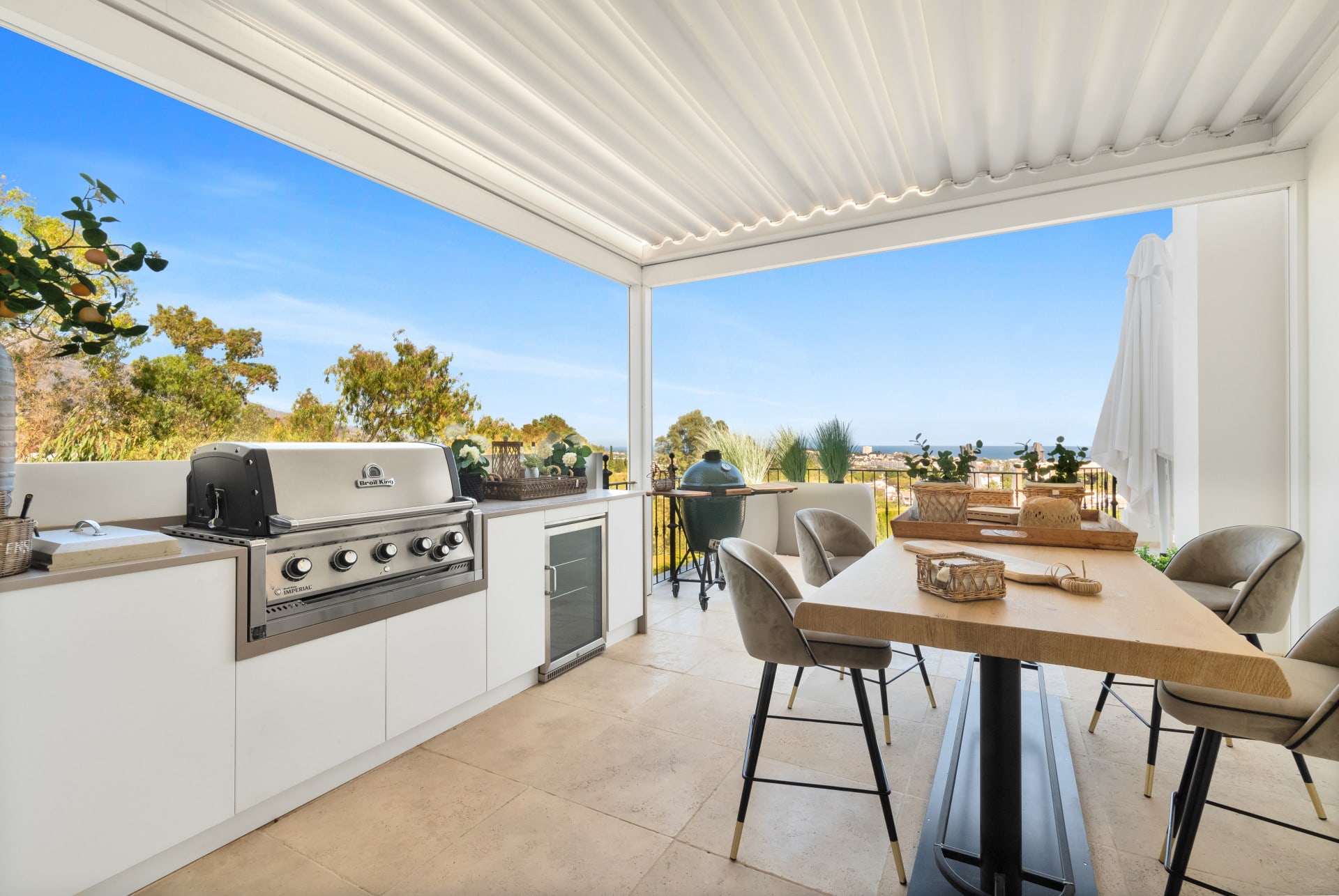 7 Bedroom Villa for Sale in El Herrojo, Marbella - €8,350,000 - 000223