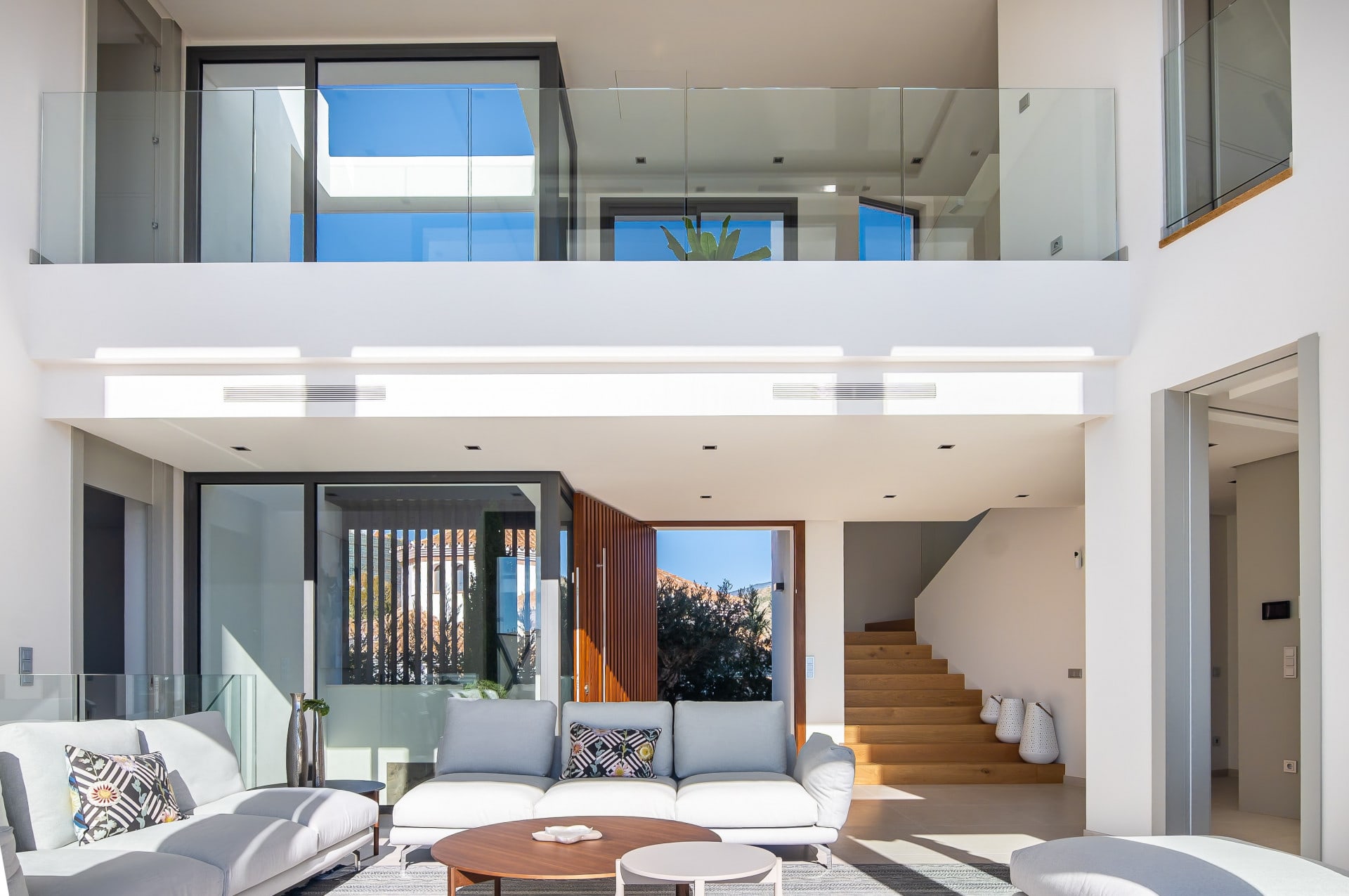 6 Bedroom Villa for Sale in La Quinta, Marbella - €5,250,000 - 000227