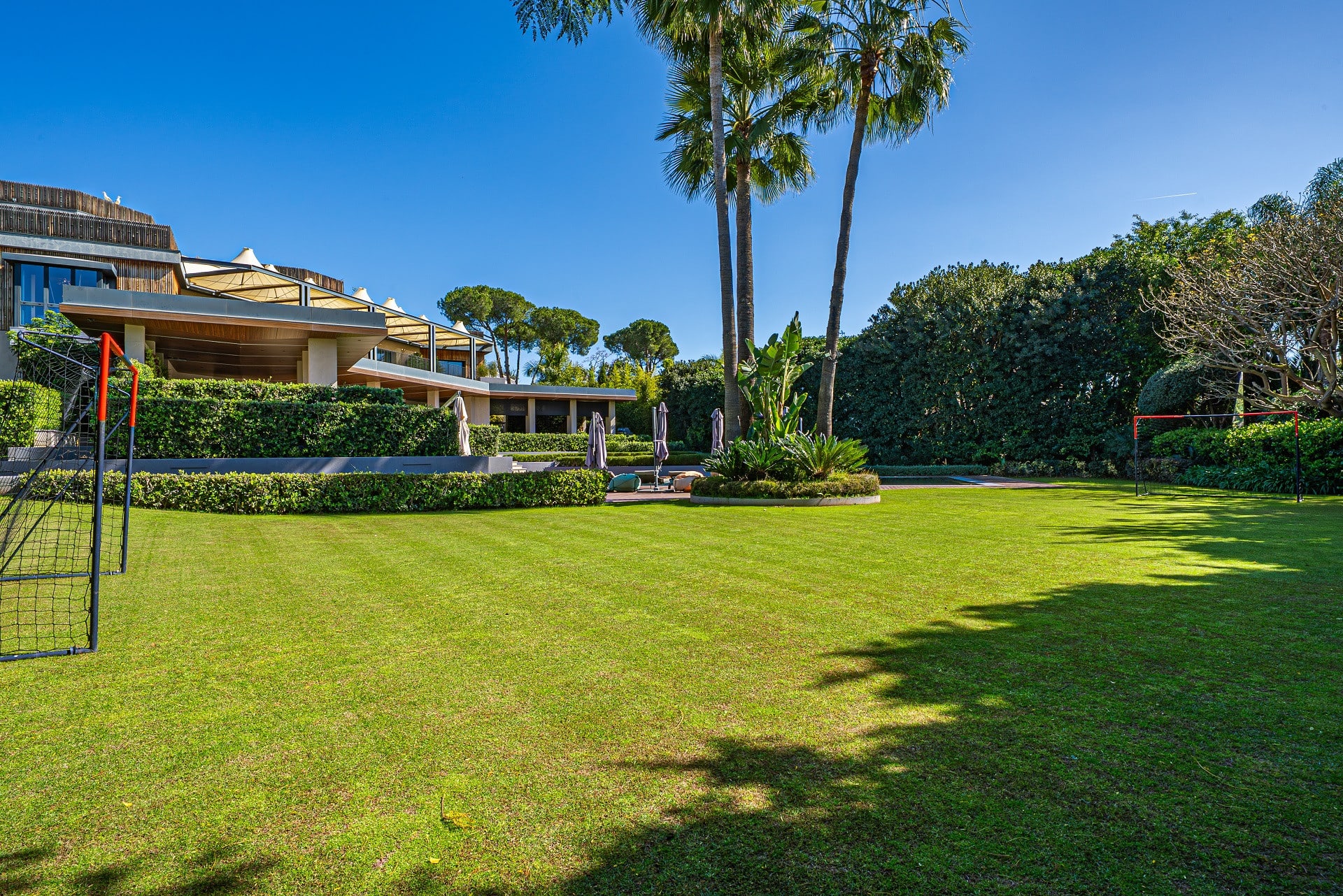 10 Bedroom Villa for Sale in Guadalmina Baja, Marbella - €12,900,000 - 000230