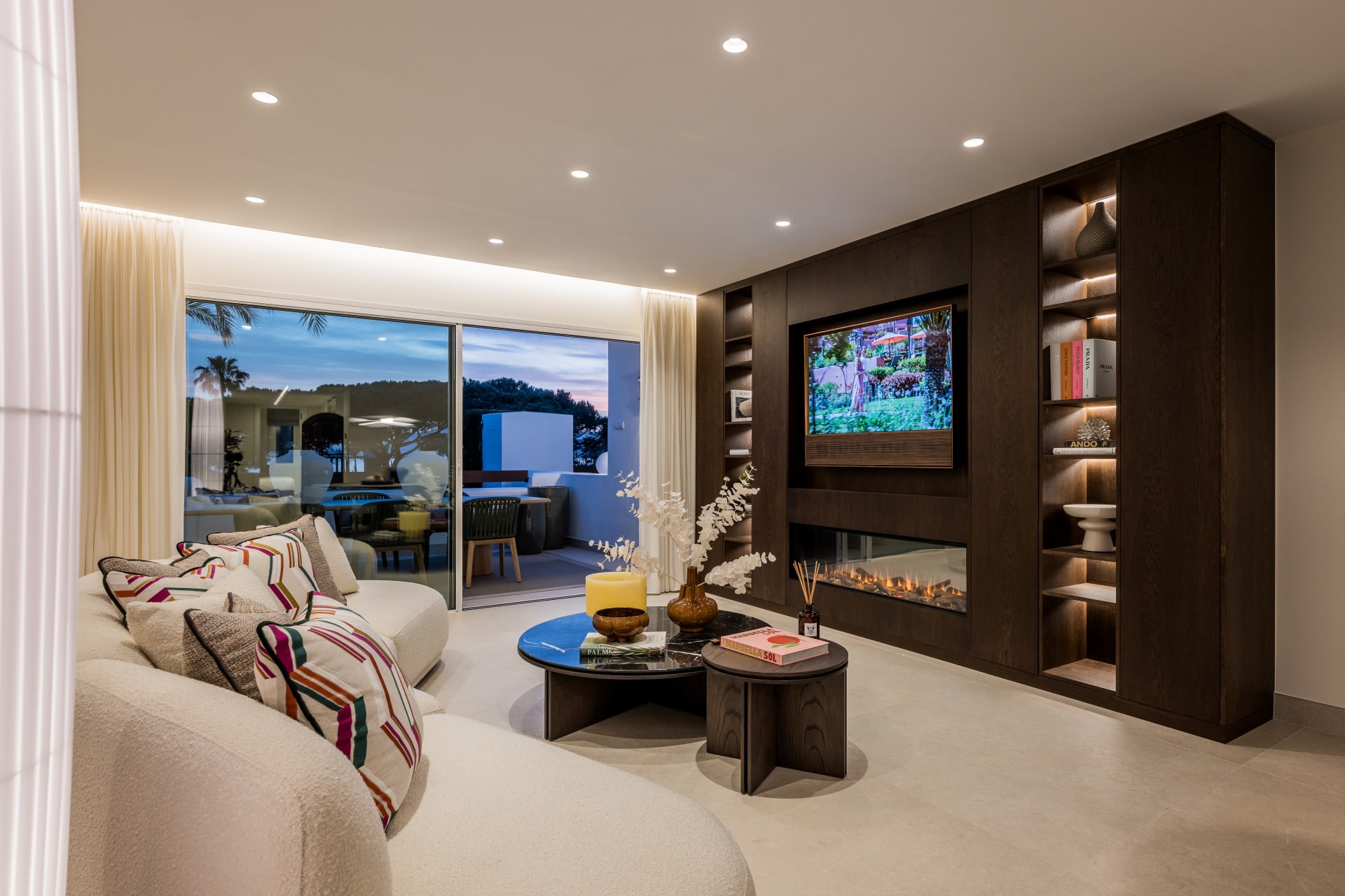 3 Bedroom Apartment for Sale in Marbella Este - Los Monteros Palm Beach, Marbella - €2,450,000 - 000233