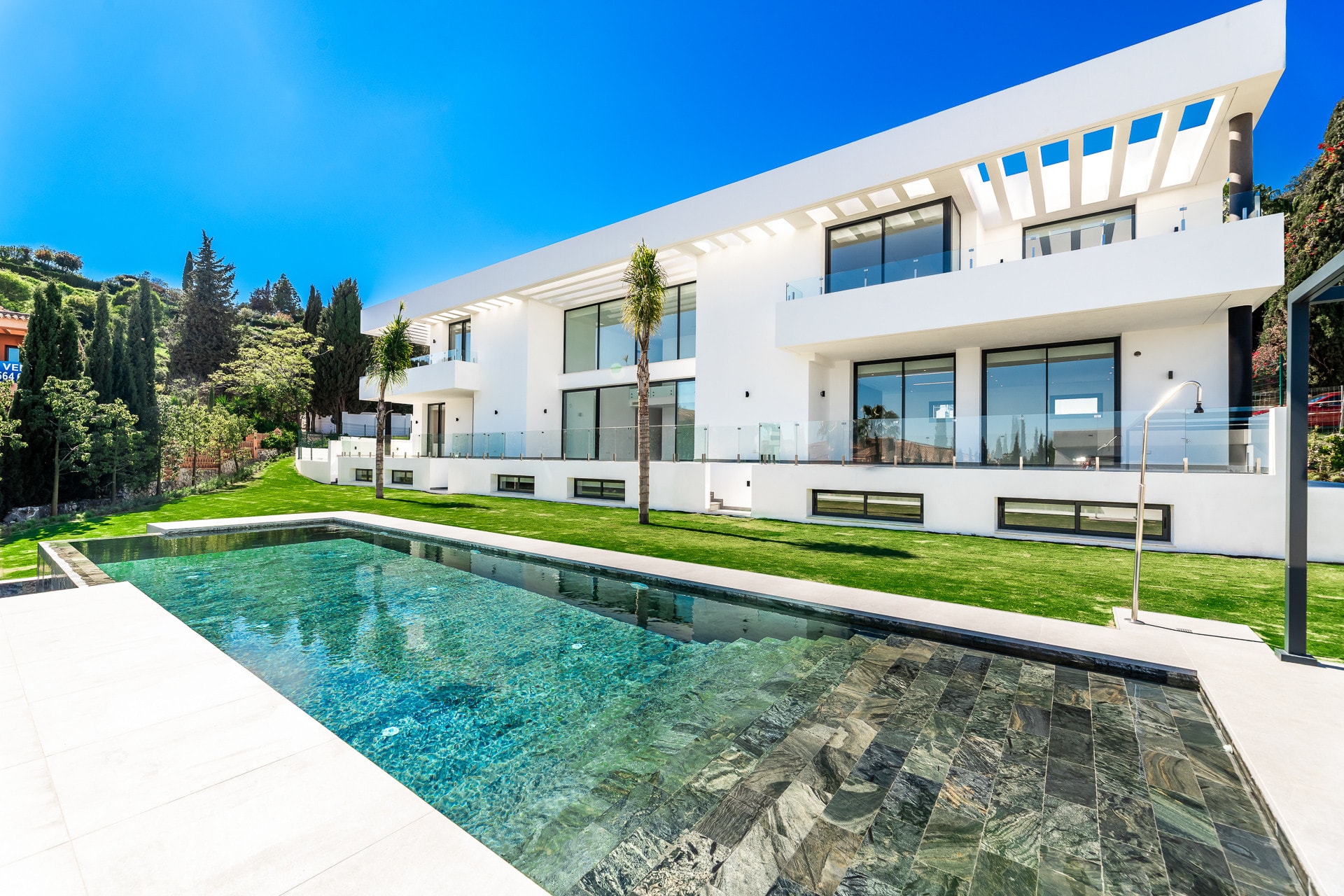 6 Bedroom Villa for Sale in Paraiso Alto, Marbella - €4,000,000 - 000235