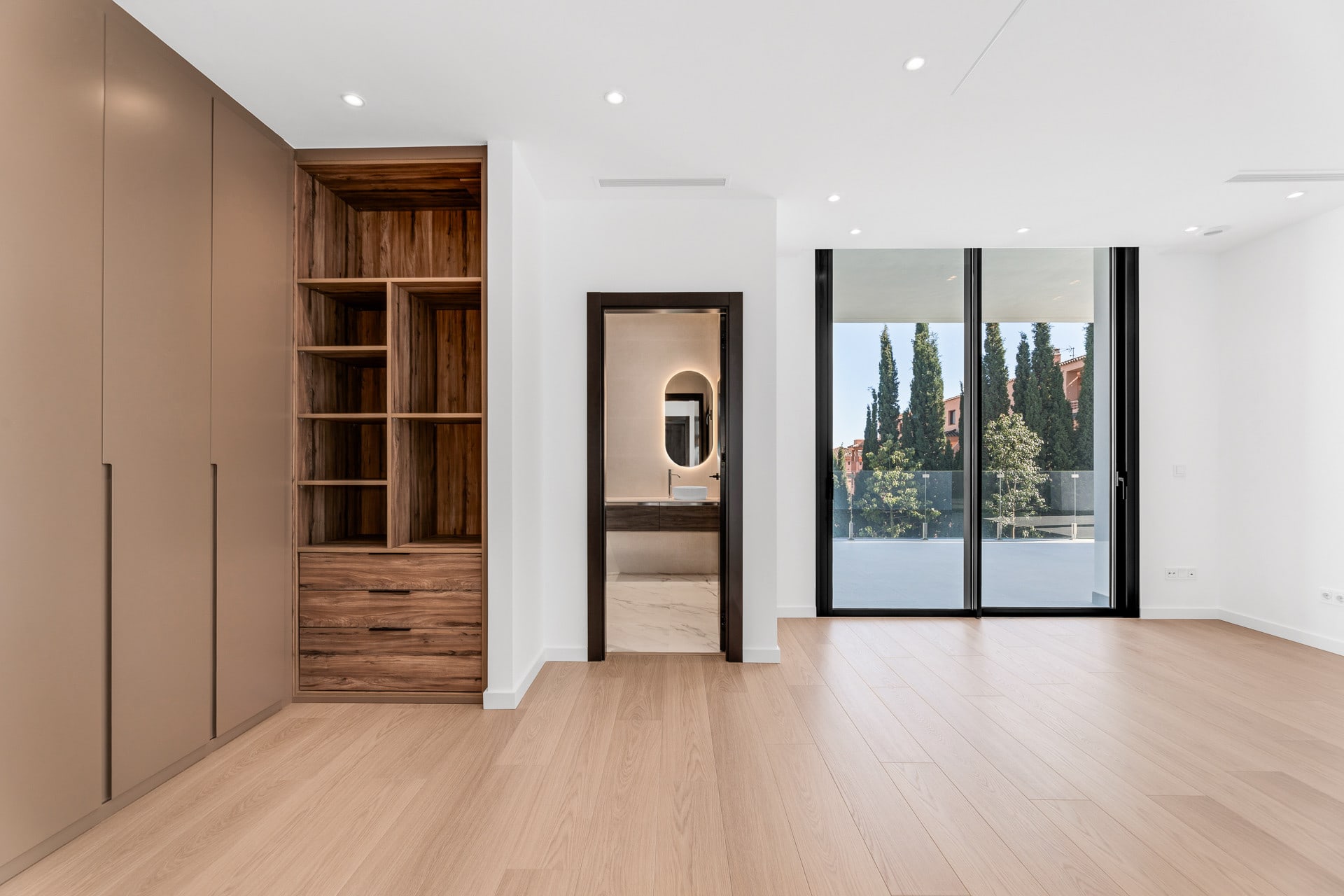 6 Bedroom Villa for Sale in Paraiso Alto, Marbella - €4,000,000 - 000235