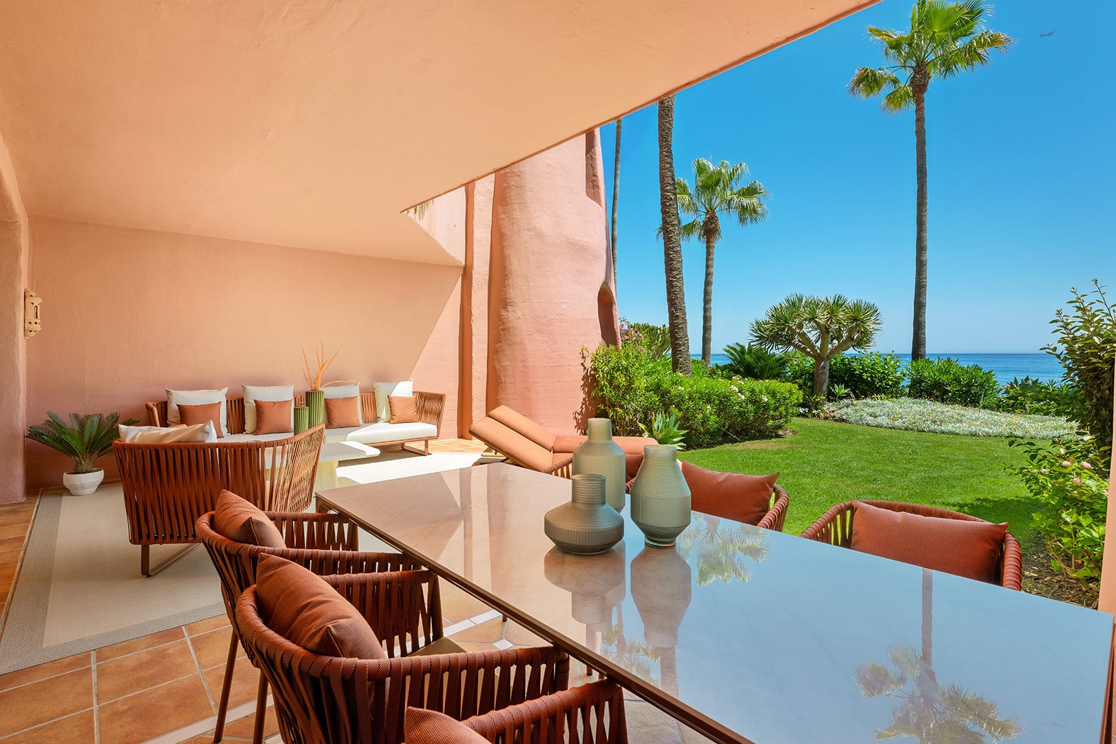 3 Bedroom Apartment for Sale in Estepona East - Menara Beach, Marbella - €2,350,000 - 000236