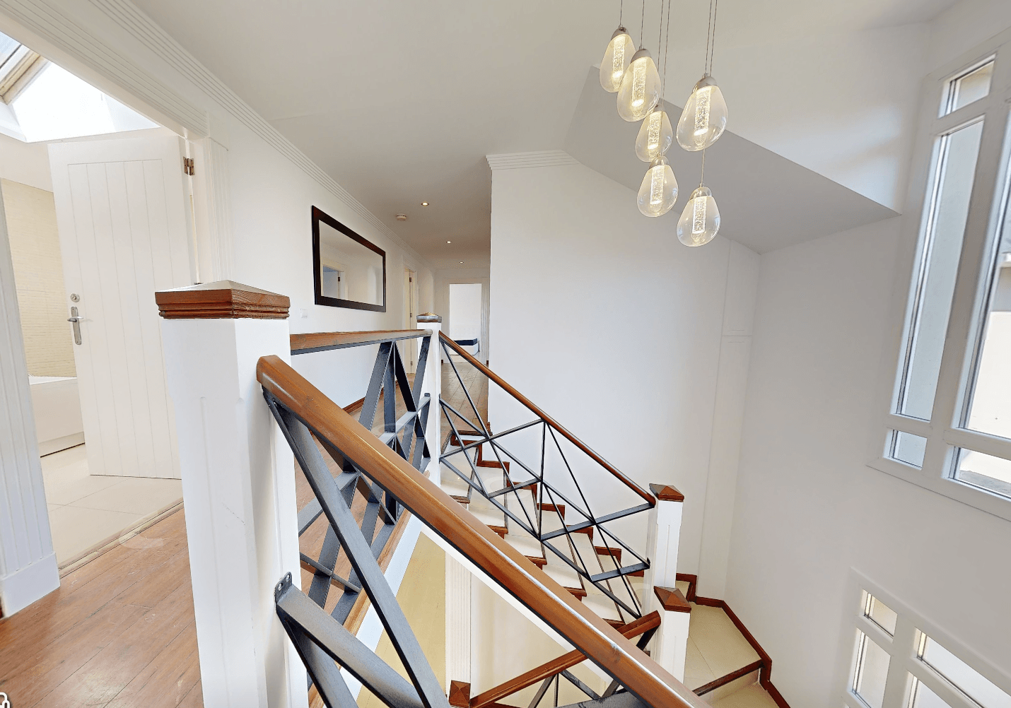 6 Bedroom House for Sale in Sotogrande Costa, Marbella - €1,550,000 - 000237