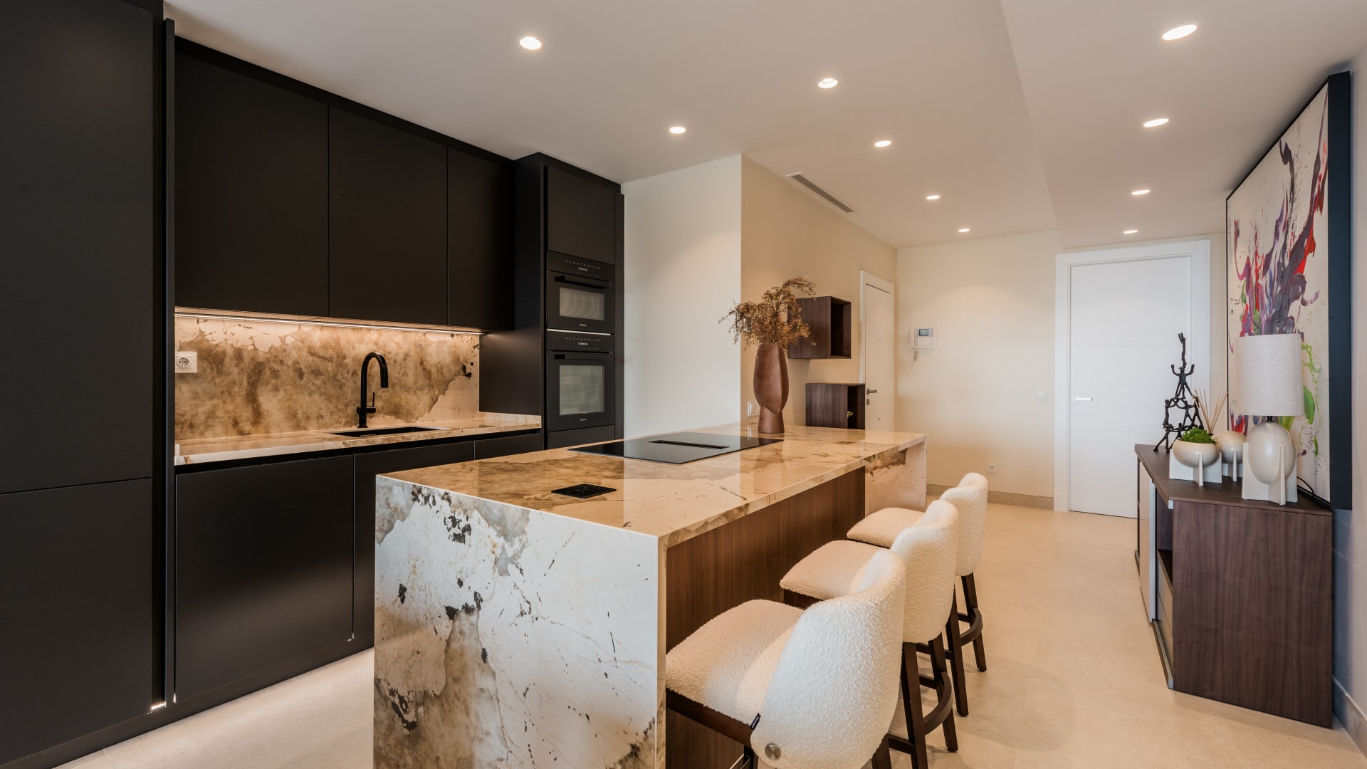 3 Bedroom Apartment for Sale in Estepona East - Los Granados del Mar, Marbella - €2,395,000 - 000238