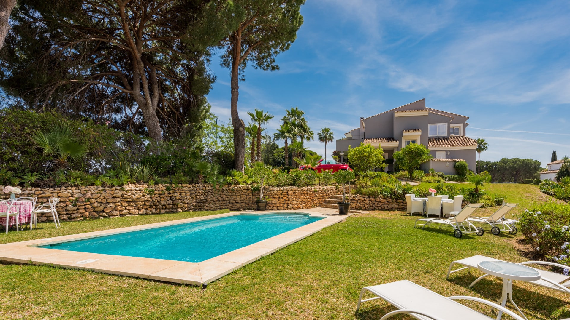 5 Bedroom Villa for Sale in La Quinta Golf, Marbella - €1,999,000 - 000248