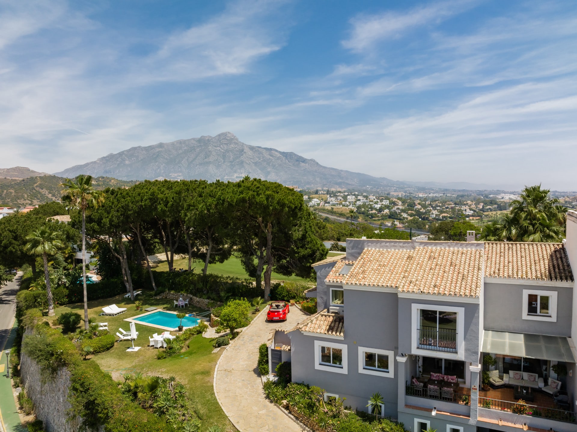 5 Bedroom Villa for Sale in La Quinta Golf, Marbella - €1,999,000 - 000248