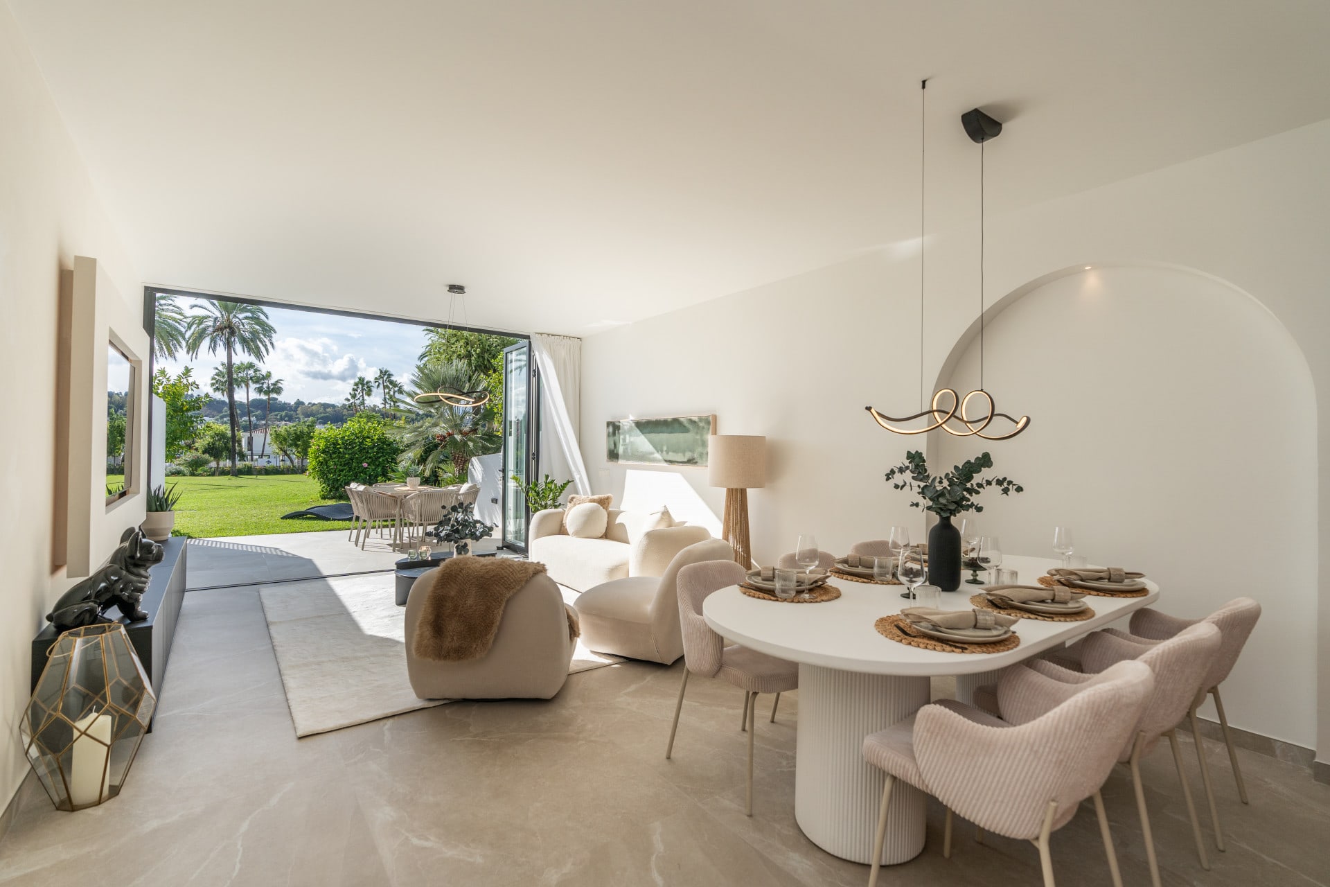 4 Bedroom House for Sale in Nueva Andalucia - La Rinconada, Marbella - €1,499,000 - 000249