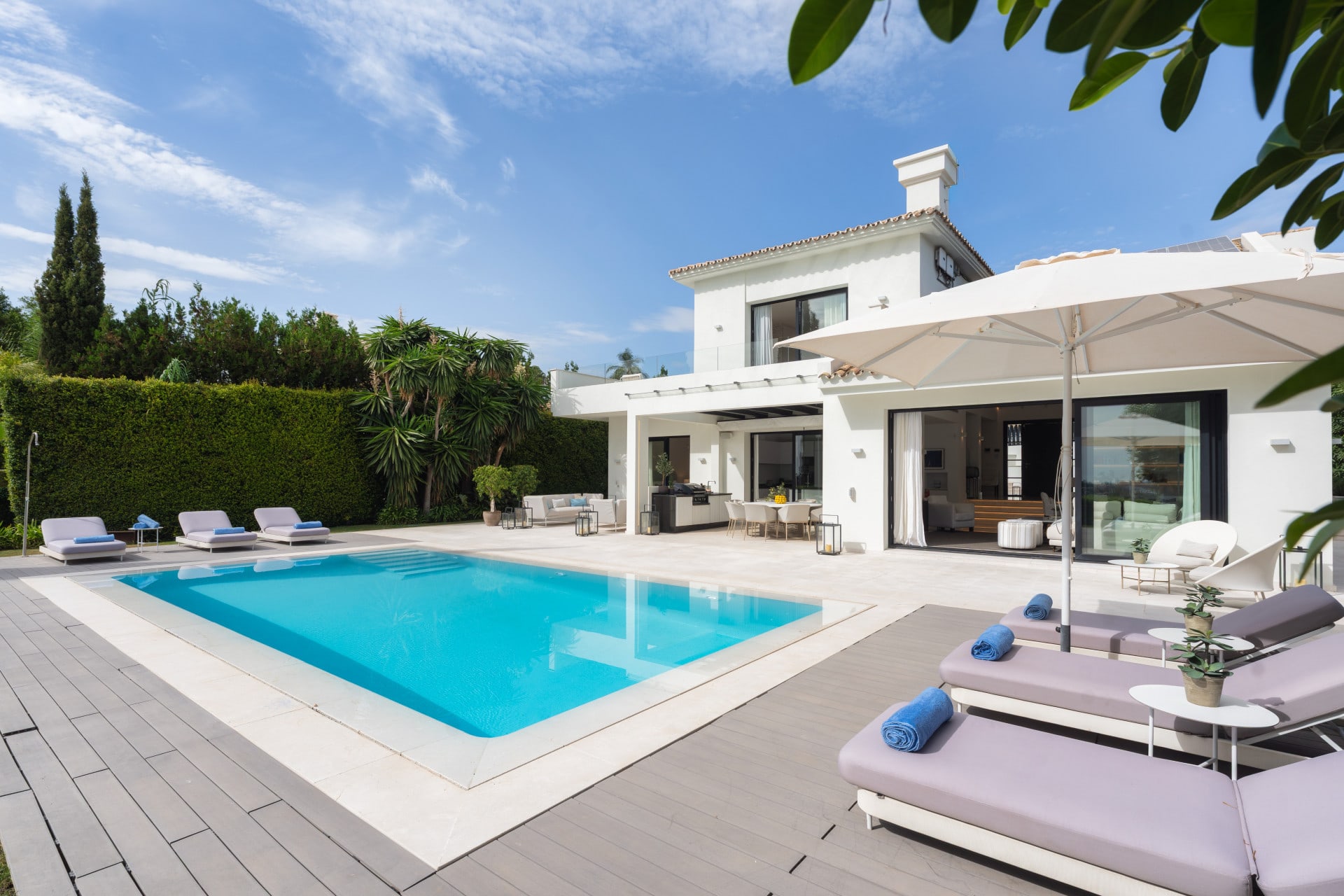 4 Bedroom Villa for Sale in Nueva Andalucia - Los Naranjos Golf, Marbella - €3,995,000 - 000252