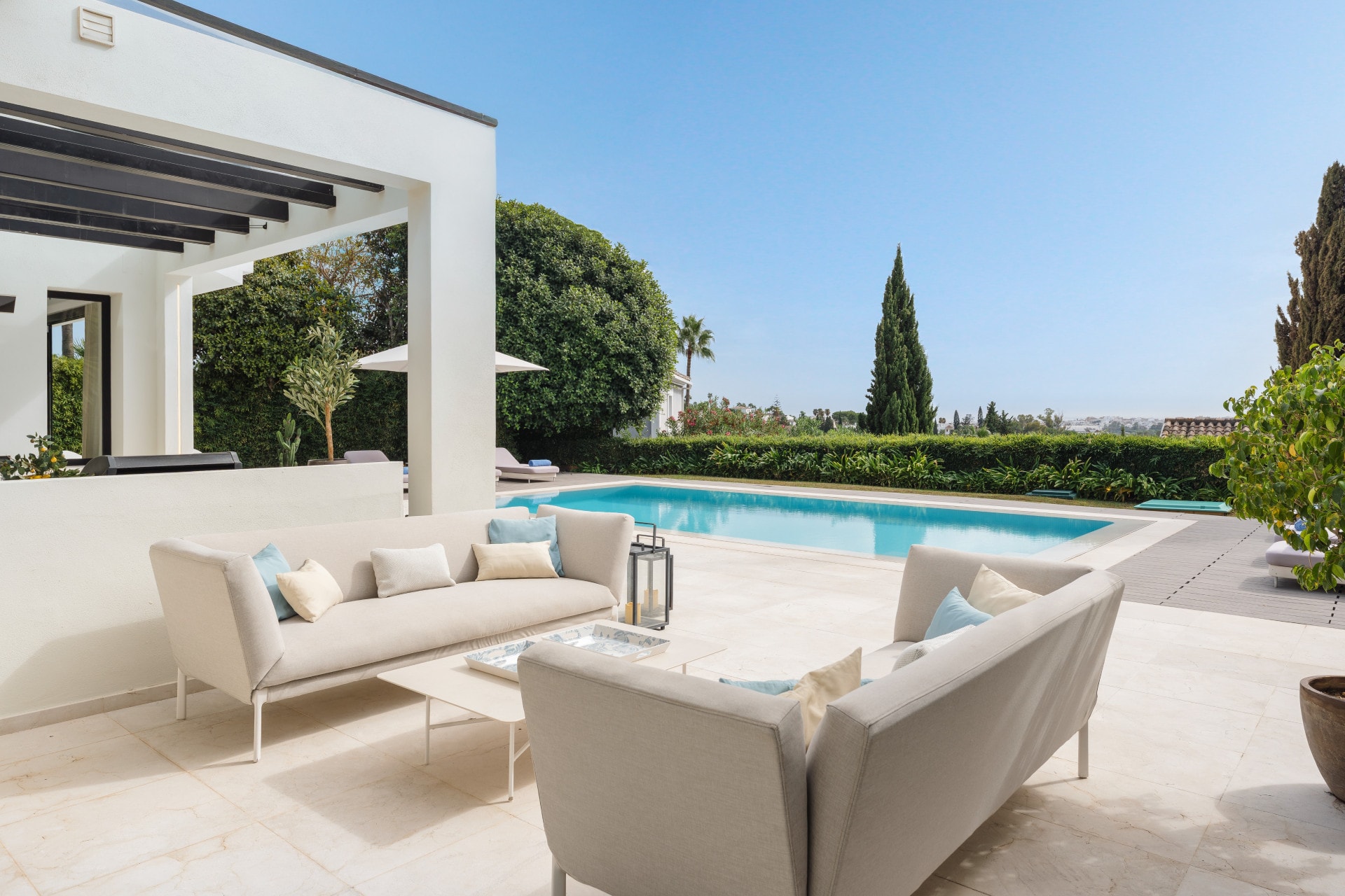 4 Bedroom Villa for Sale in Nueva Andalucia - Los Naranjos Golf, Marbella - €3,995,000 - 000252