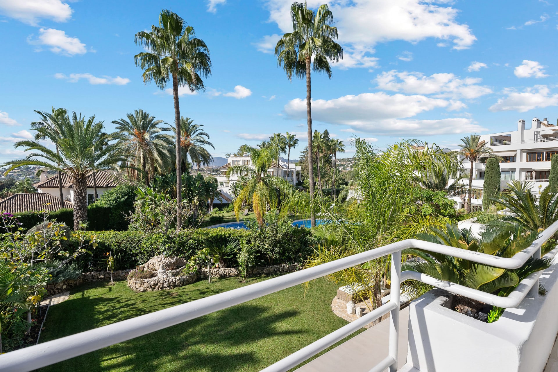 3 Bedroom Duplex for Sale in Nueva Andalucia - Alcores del Golf, Marbella - €1,850,000 - 000256