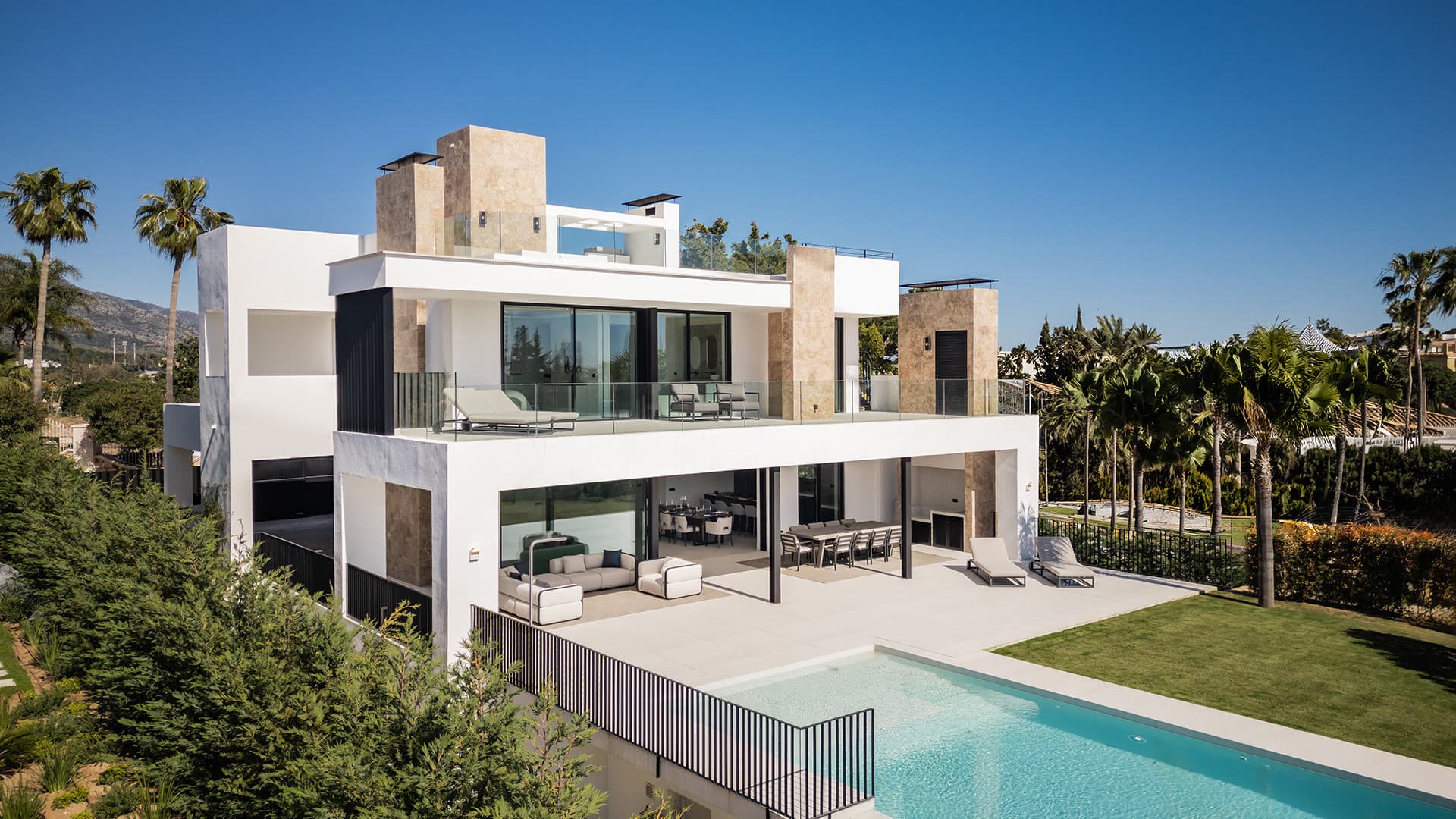 5 Bedroom Villa in Los Naranjos, Nueva Andalucía, Marbella