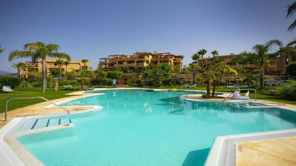 3 Bedroom Apartment in El Paraiso, Estepona