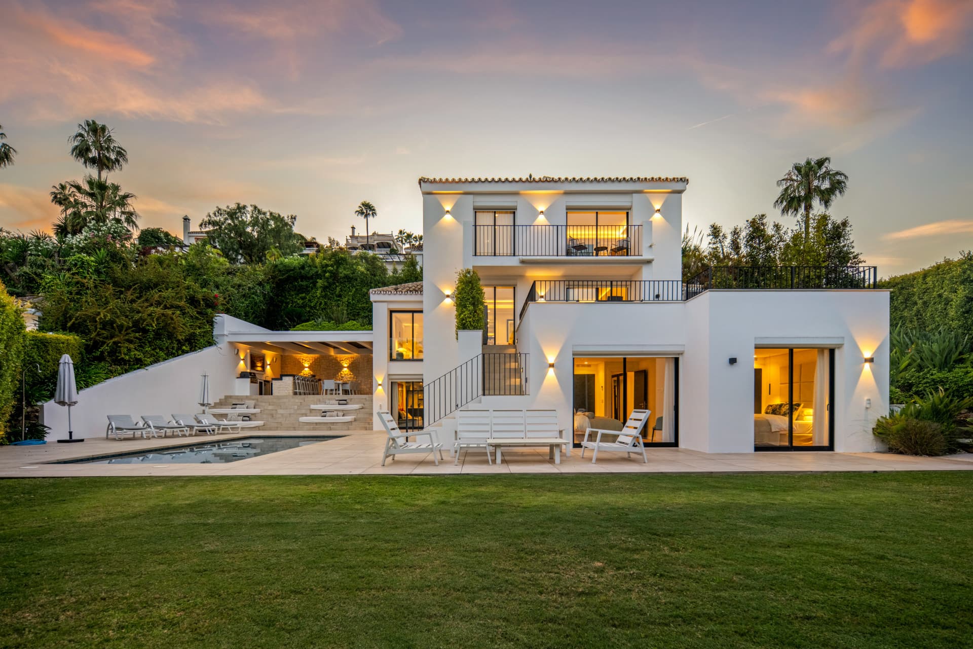 5 Bedroom Villa in Los Naranjos Hill Club, Nueva Andalucía, Marbella