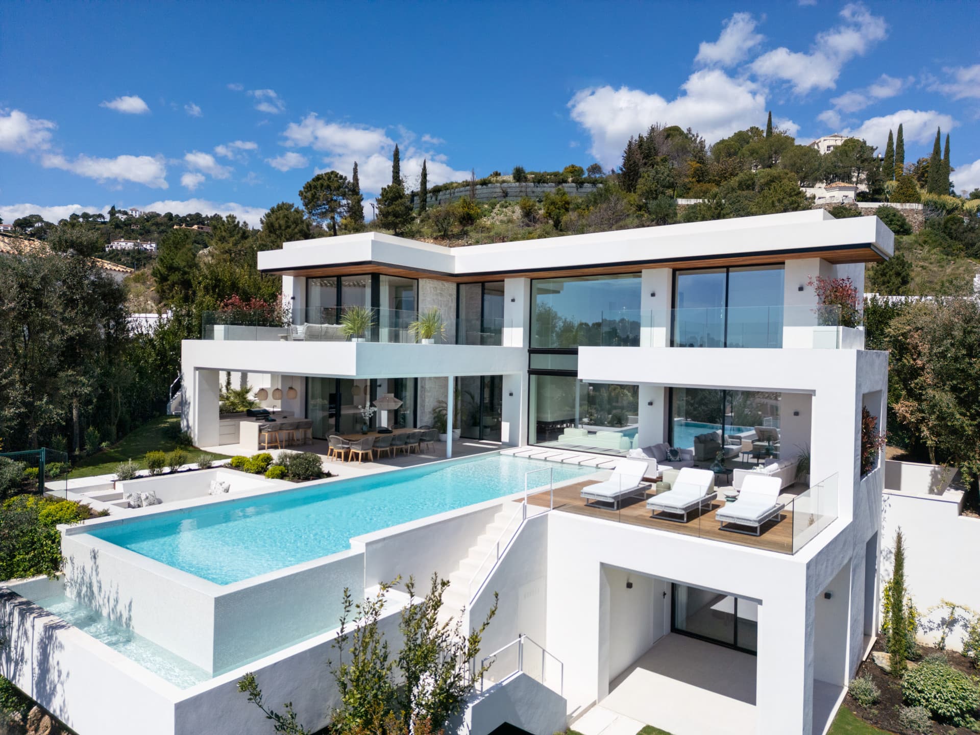 6 Bedroom Villa in Lomas de La Quinta, Benahavís, Benahavis