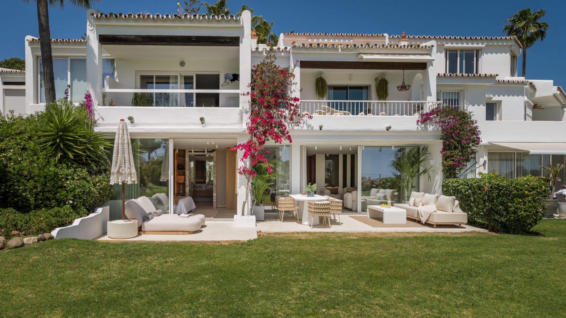 3 Bedroom Apartment in Azahara I, Nueva Andalucía, Marbella