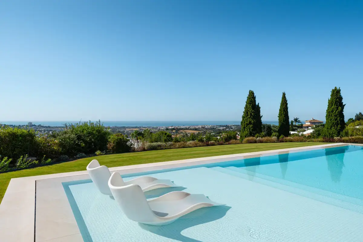 Villa for sale in Benahavis with sea views, panoramic views, mountain views