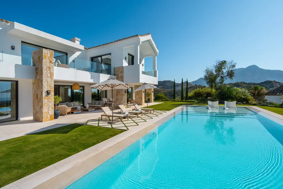Villa for sale in Benahavis with sea views, panoramic views, mountain views