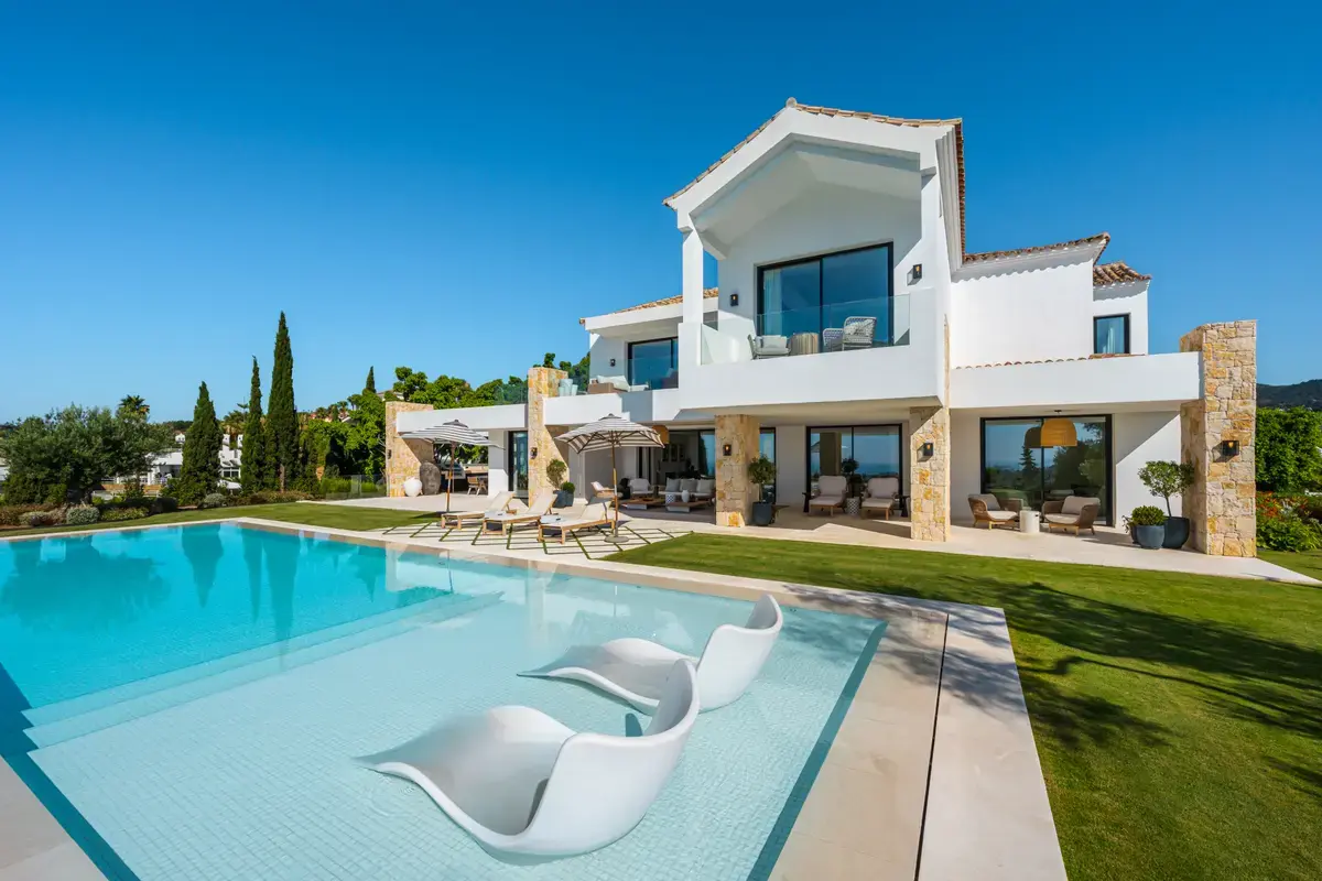 Villa for sale in Benahavis with sea views, panoramic views, mountain views