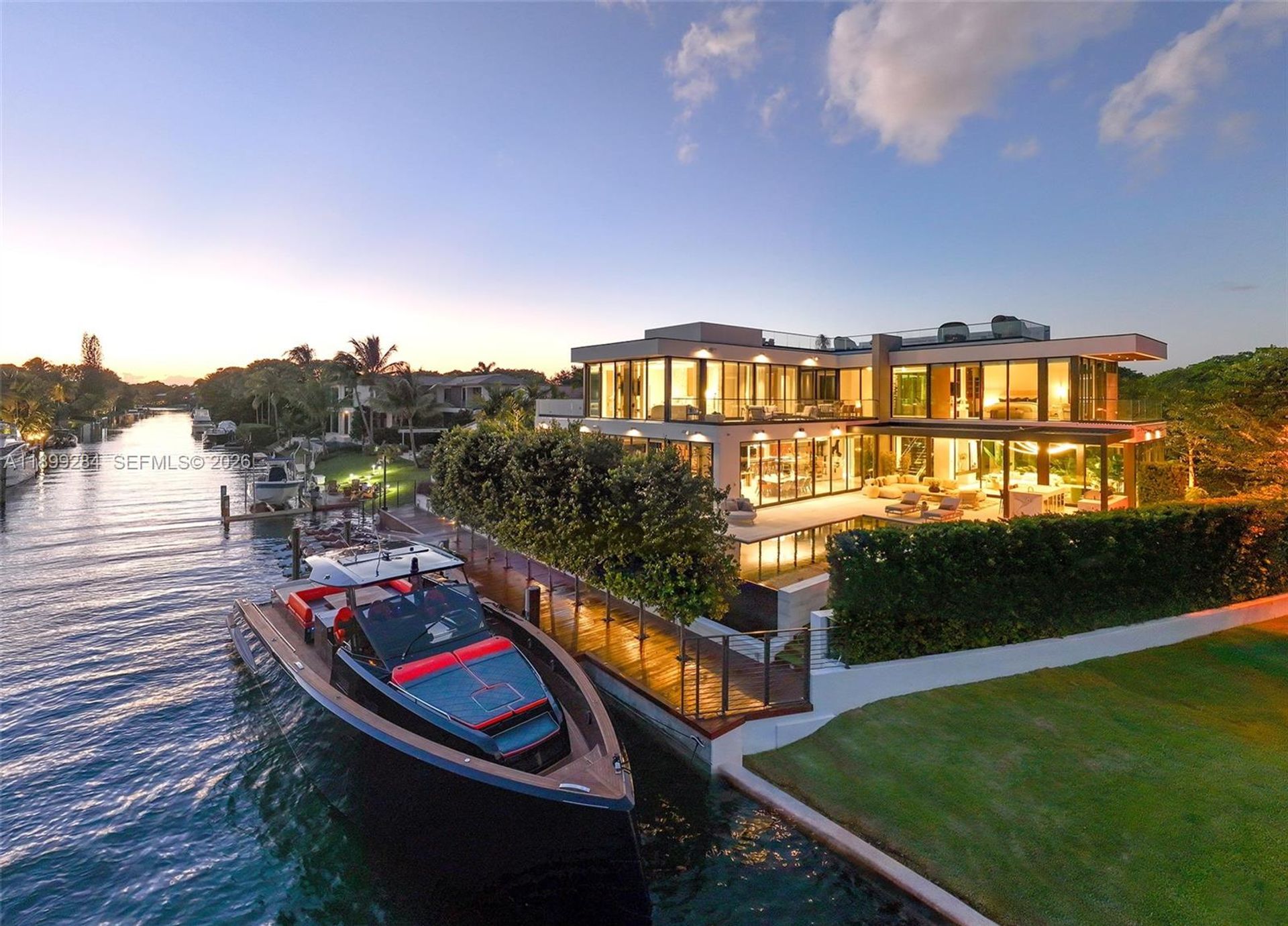 Architectural Masterpiece With a Rare 360-Degree Rooftop in Bay Point, Miami